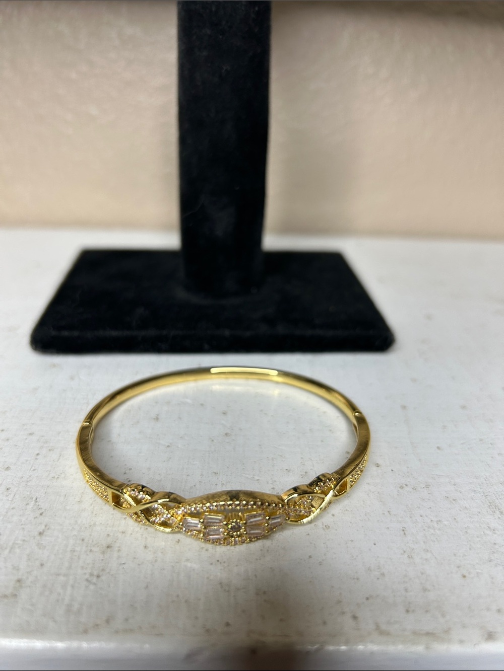Gold Plated 18K Zircon Twisted Knot Bracelet - Picture 3 of 4